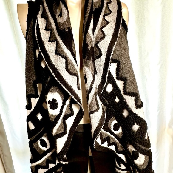 Max Studio Black and Gray Sleeveless Cardigan Poncho - Picture 1 of 12